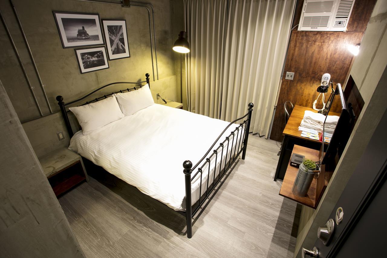 Loft Hostel Fengjia Taichung Dış mekan fotoğraf