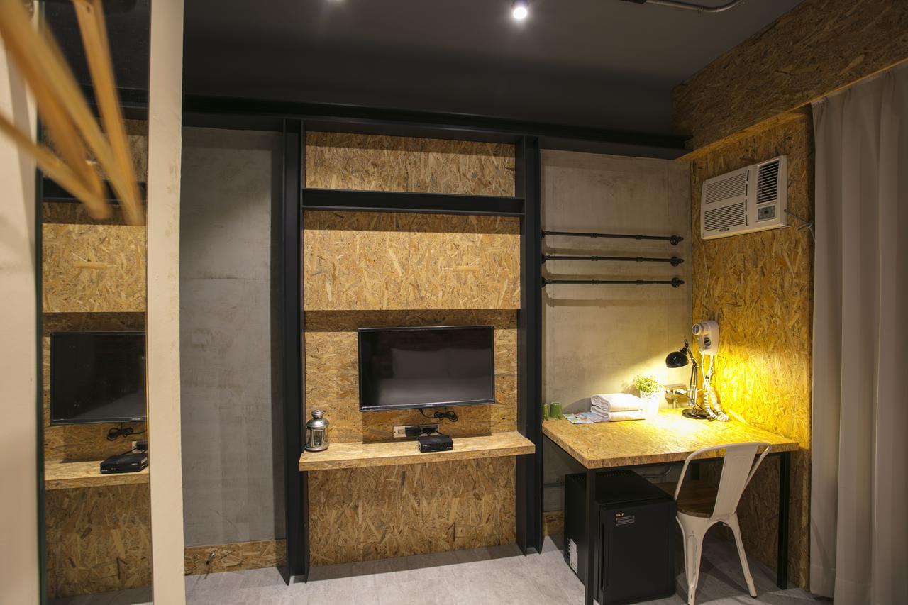 Loft Hostel Fengjia Taichung Dış mekan fotoğraf