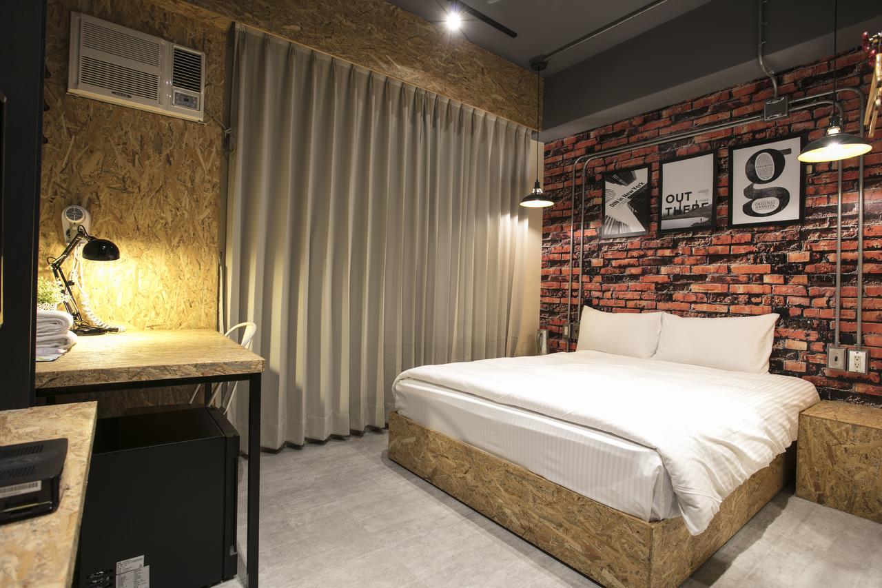 Loft Hostel Fengjia Taichung Dış mekan fotoğraf