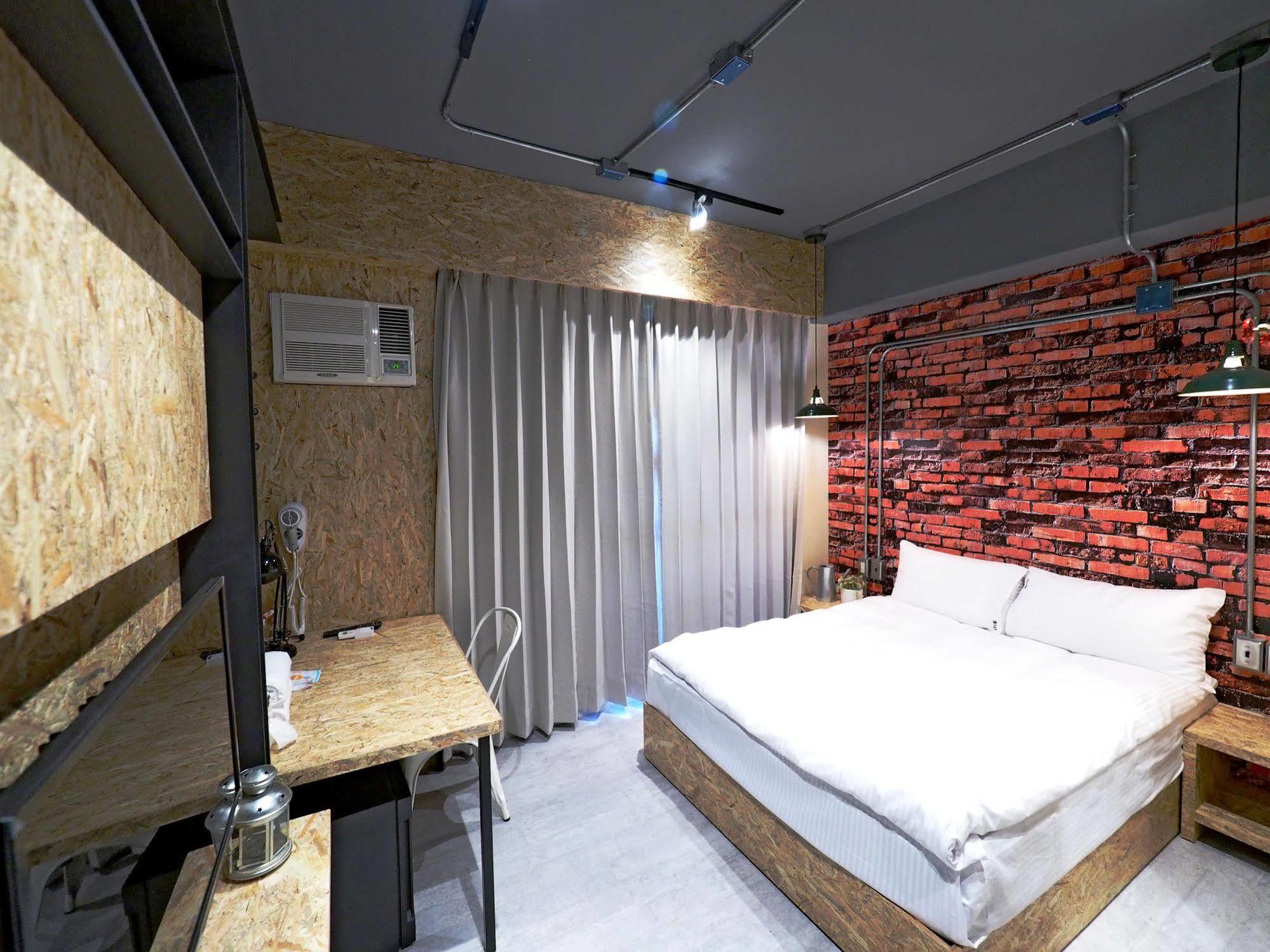 Loft Hostel Fengjia Taichung Dış mekan fotoğraf
