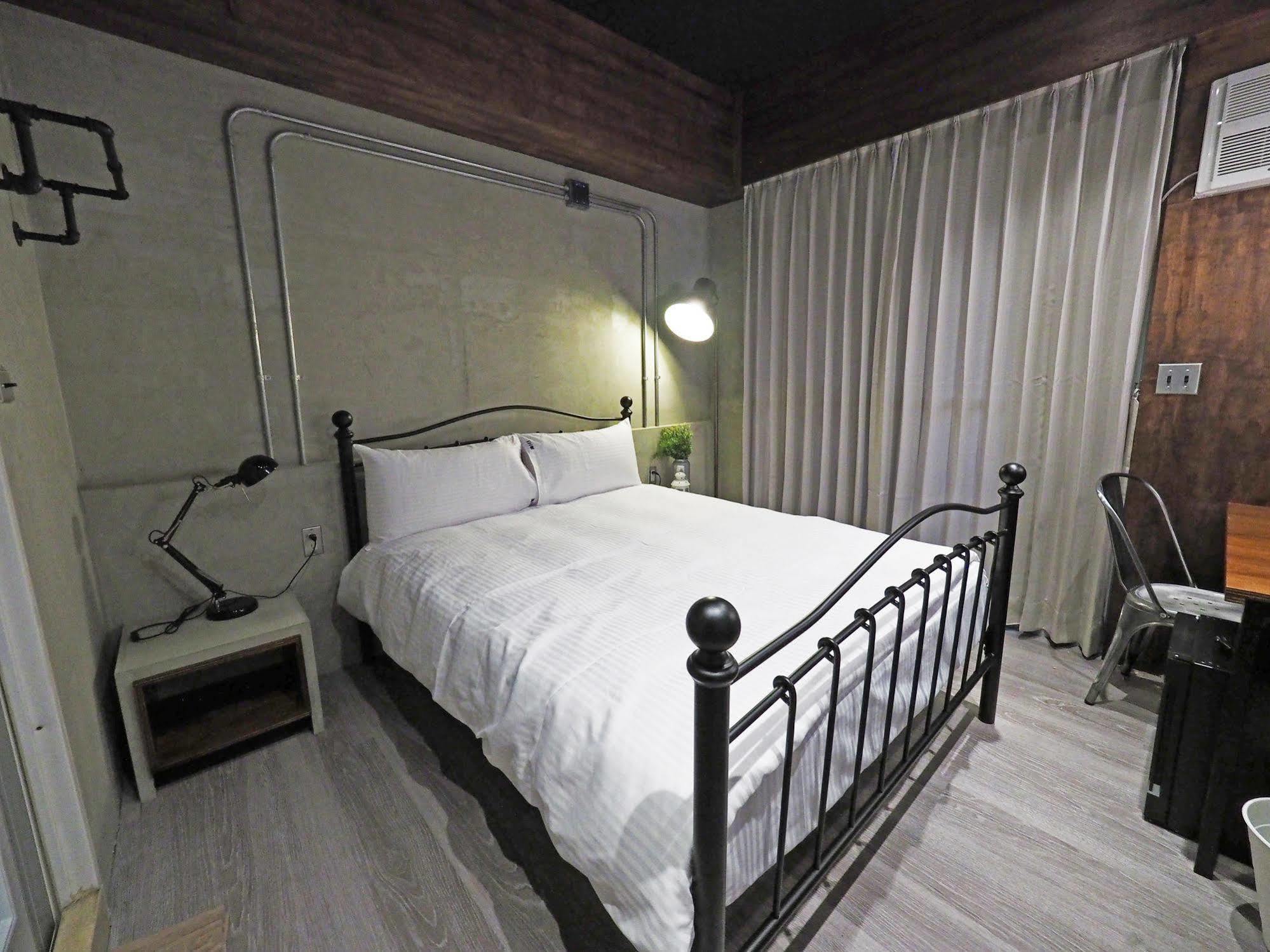Loft Hostel Fengjia Taichung Dış mekan fotoğraf
