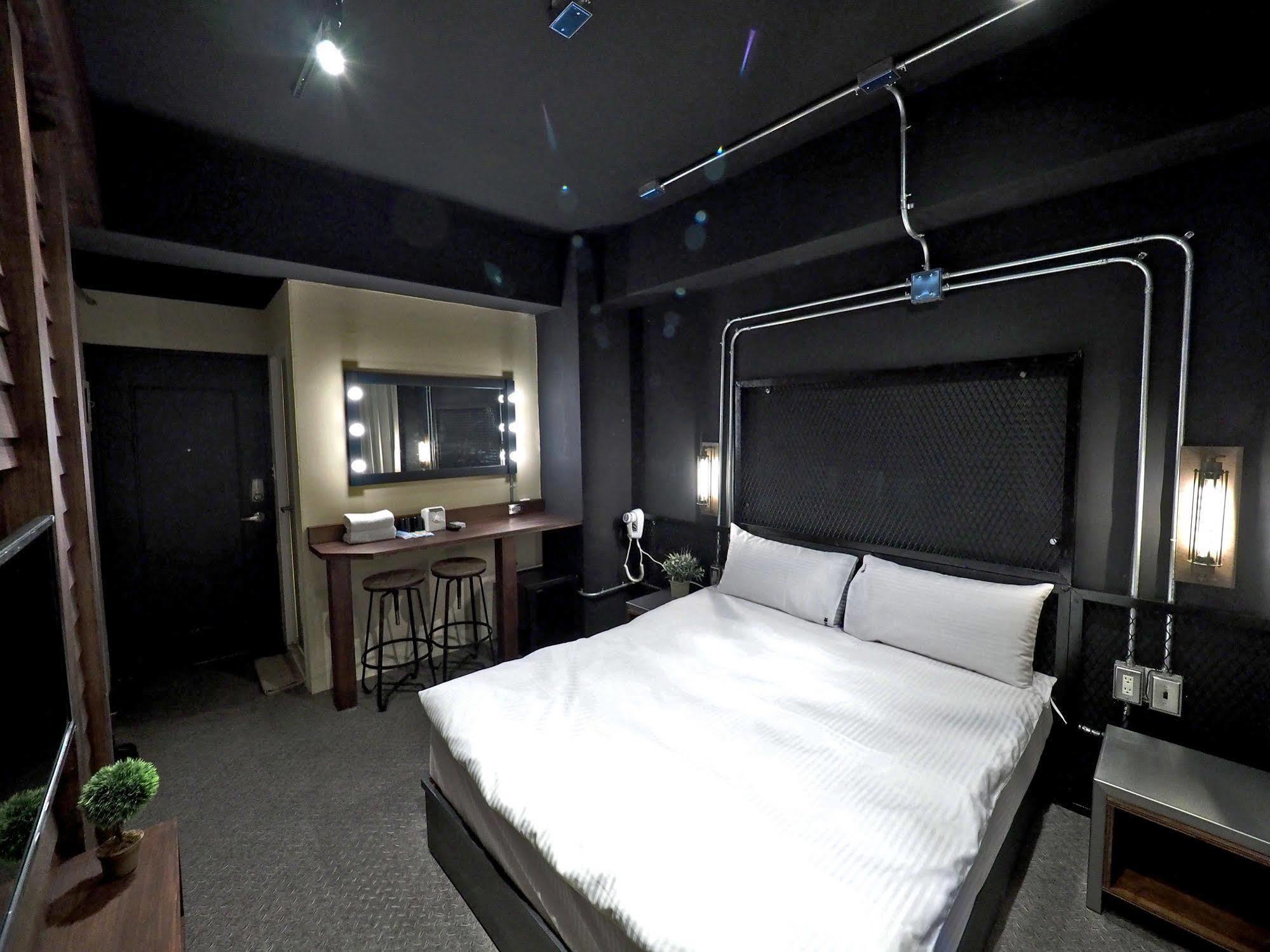 Loft Hostel Fengjia Taichung Dış mekan fotoğraf