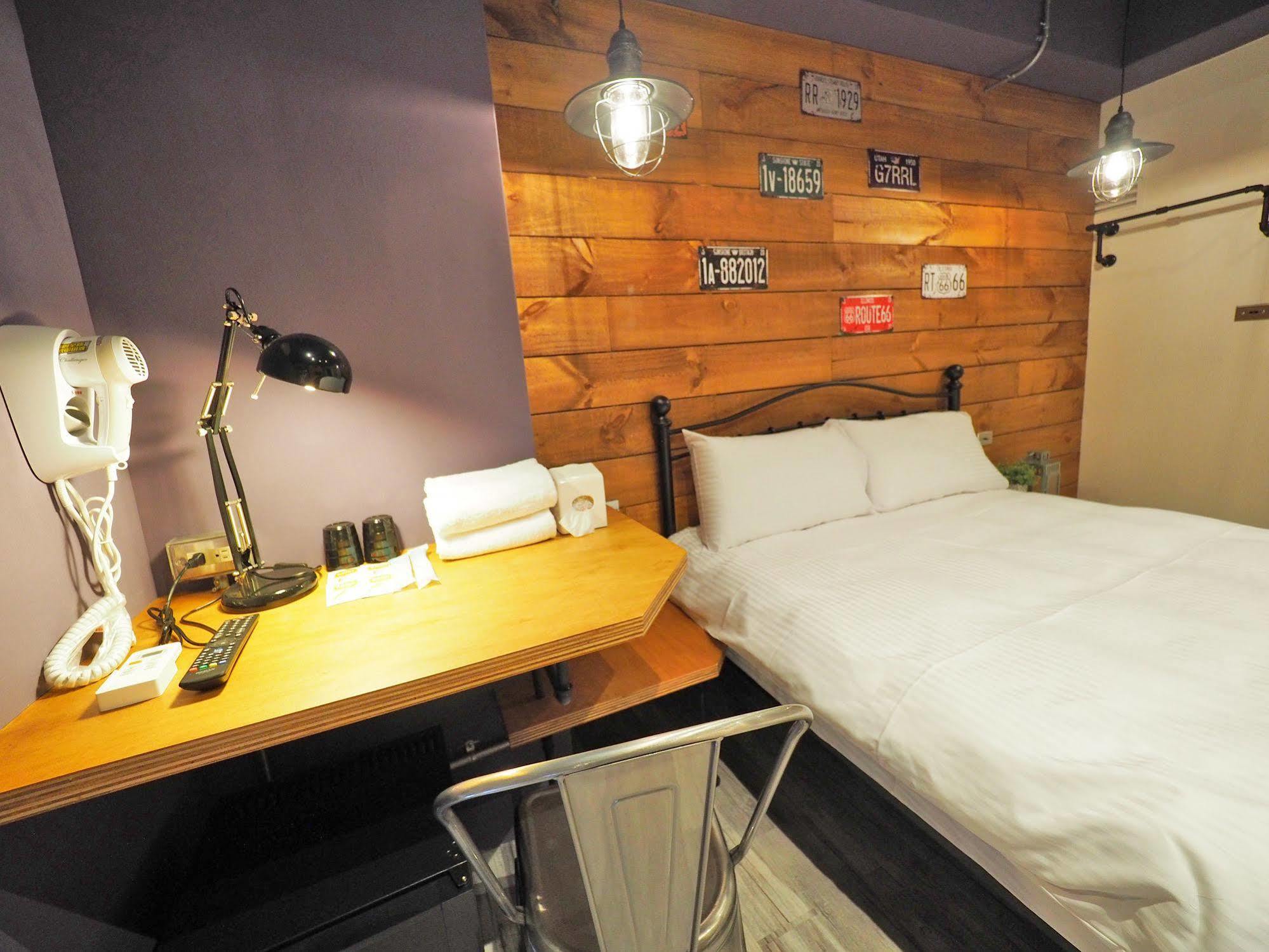 Loft Hostel Fengjia Taichung Dış mekan fotoğraf