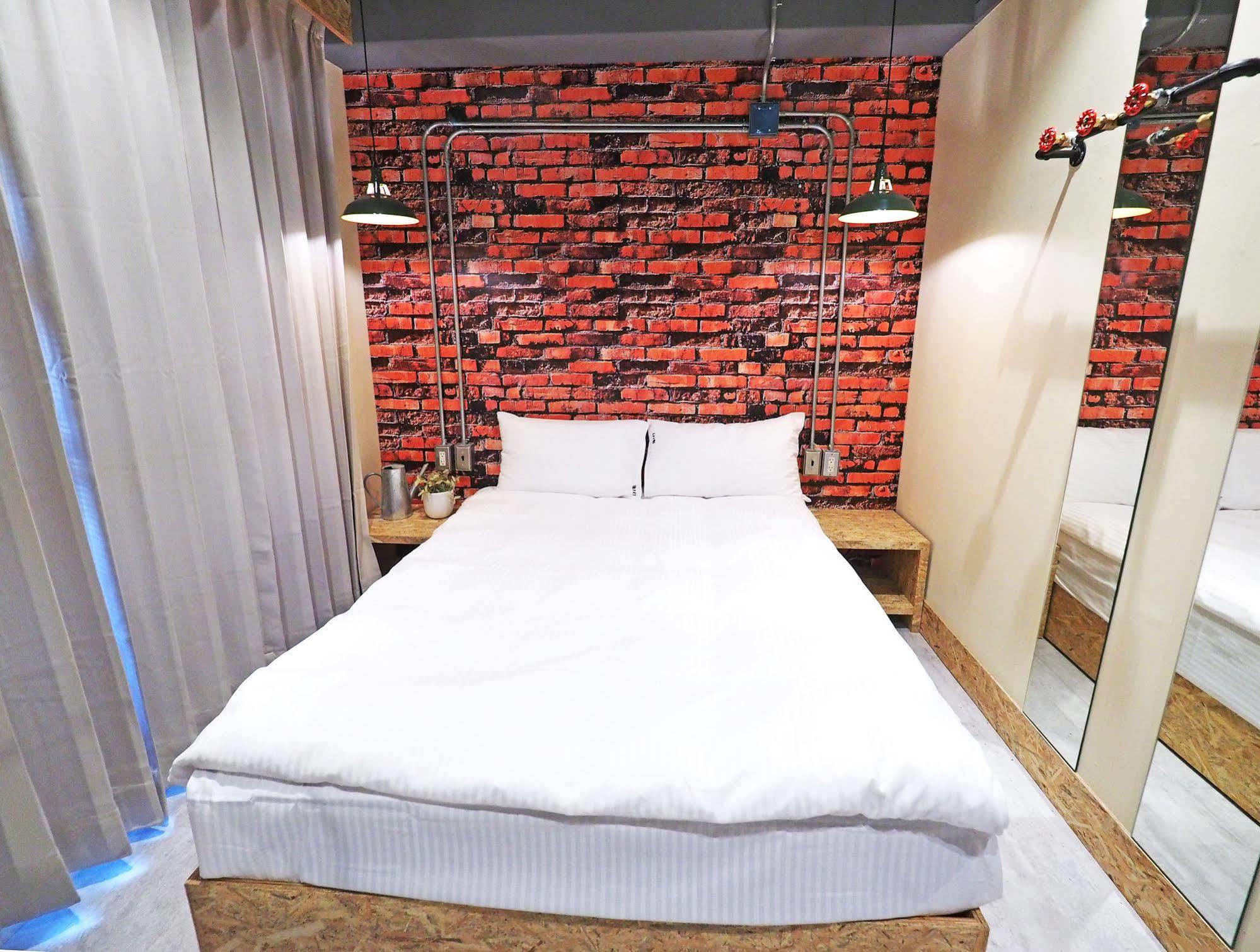 Loft Hostel Fengjia Taichung Dış mekan fotoğraf