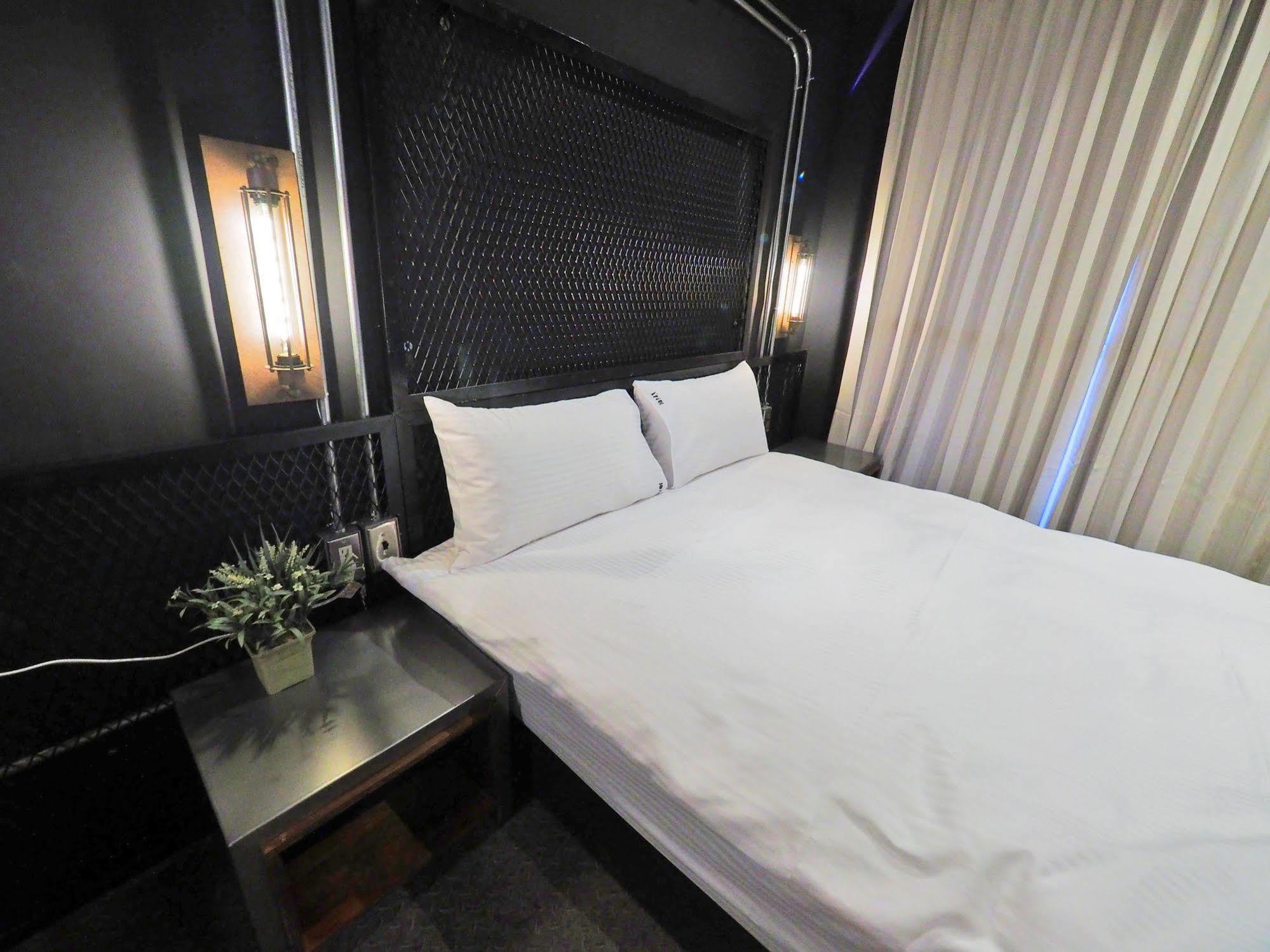 Loft Hostel Fengjia Taichung Dış mekan fotoğraf