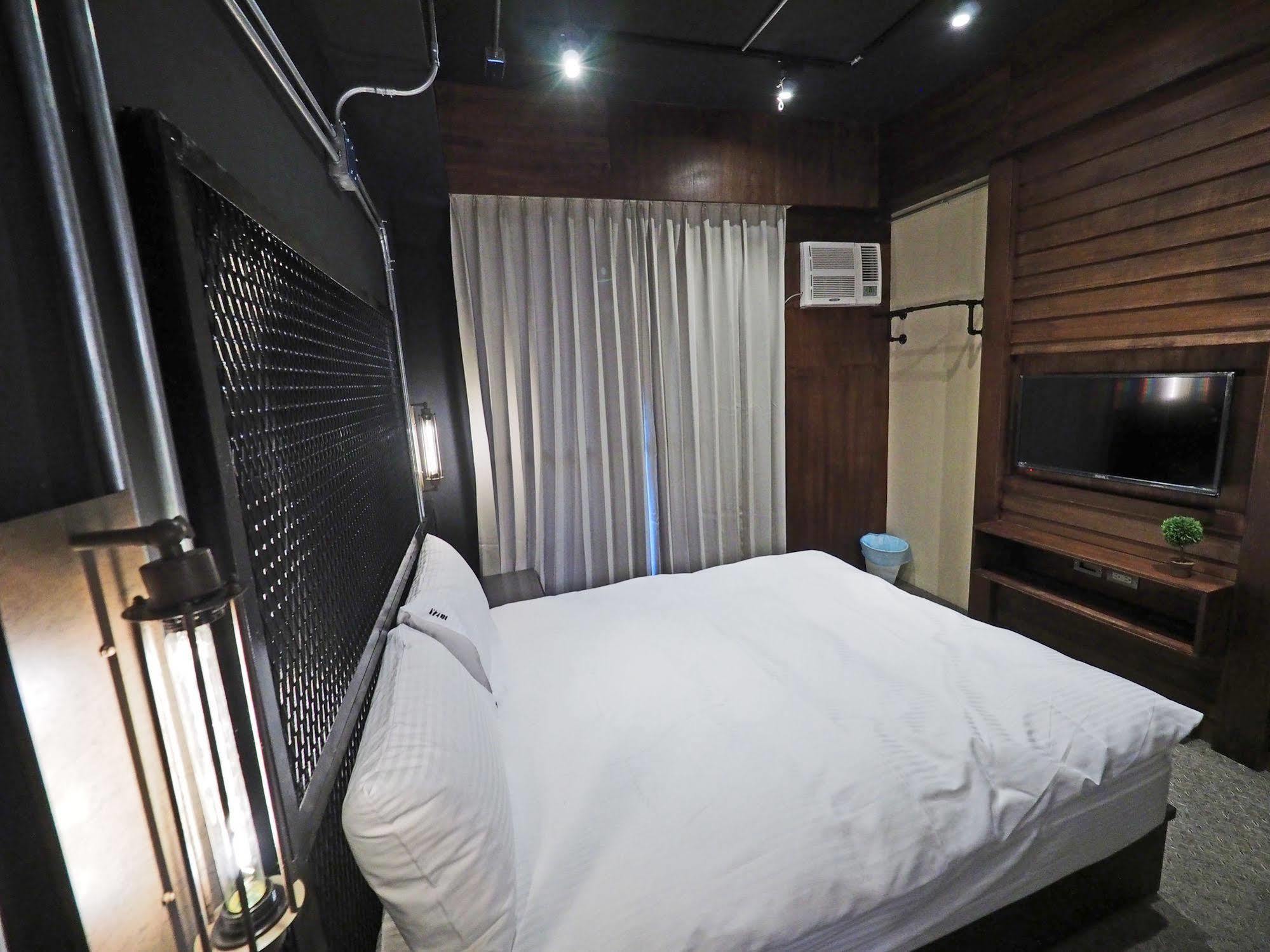 Loft Hostel Fengjia Taichung Dış mekan fotoğraf