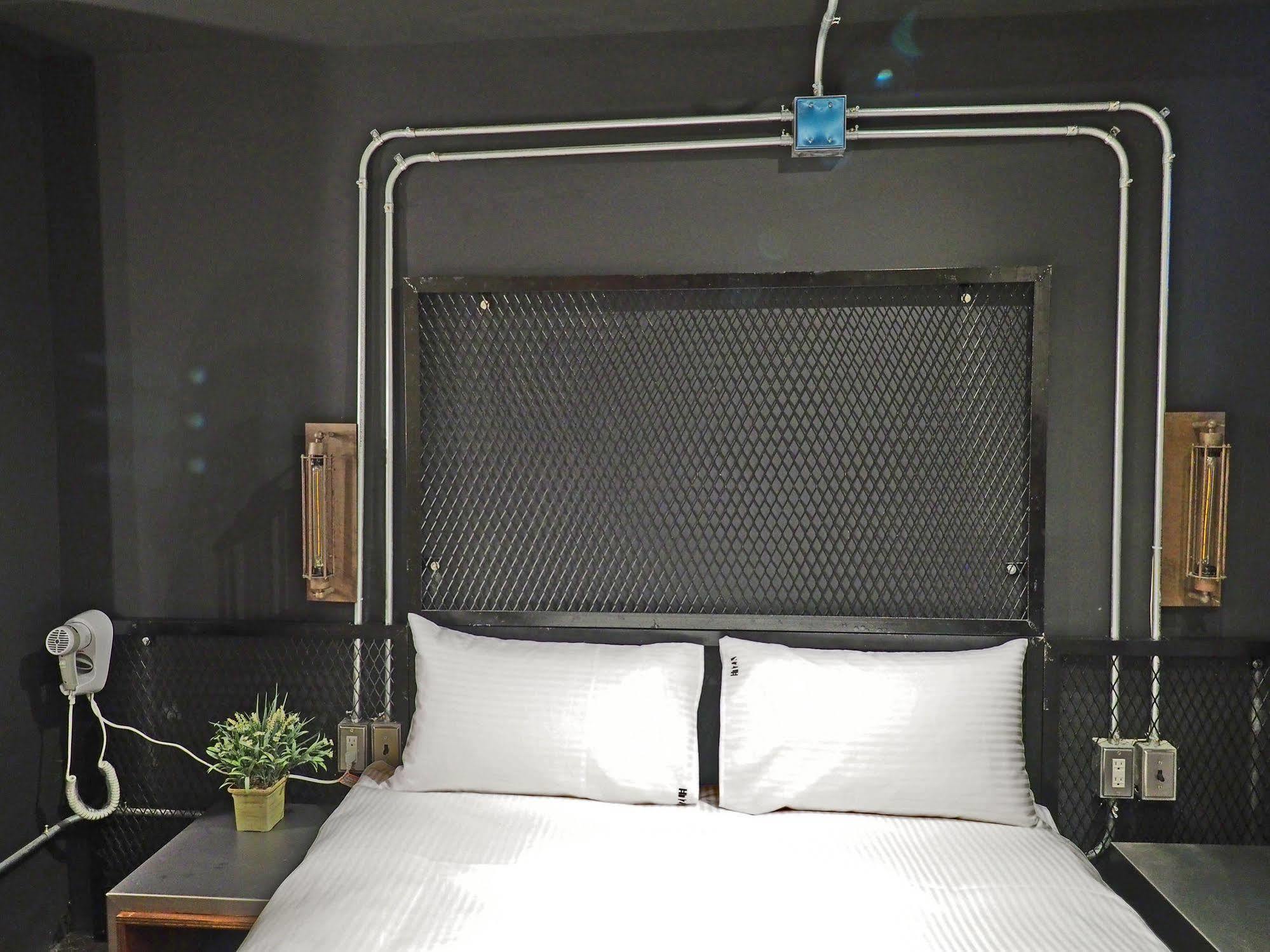 Loft Hostel Fengjia Taichung Dış mekan fotoğraf