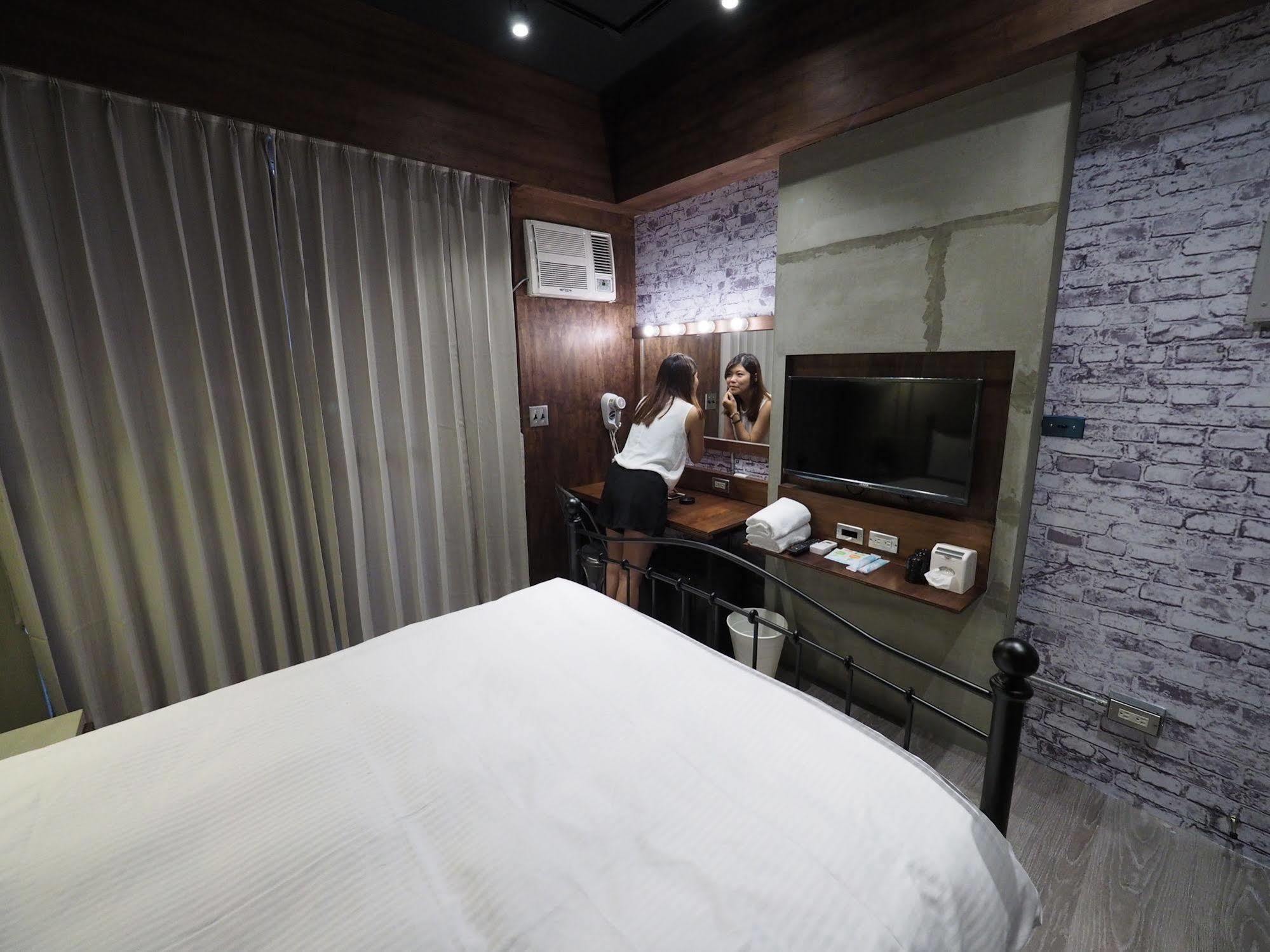Loft Hostel Fengjia Taichung Dış mekan fotoğraf