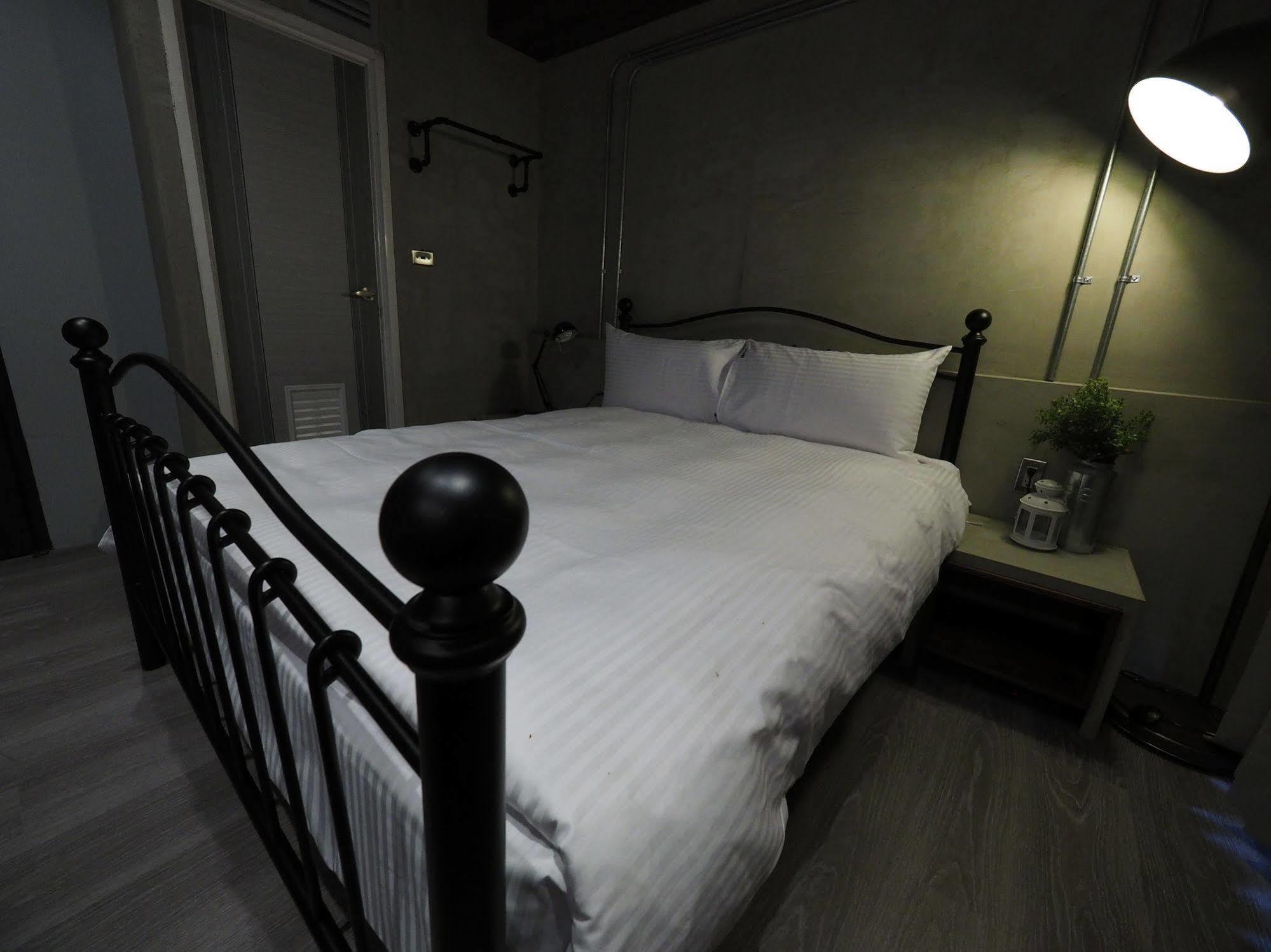 Loft Hostel Fengjia Taichung Dış mekan fotoğraf