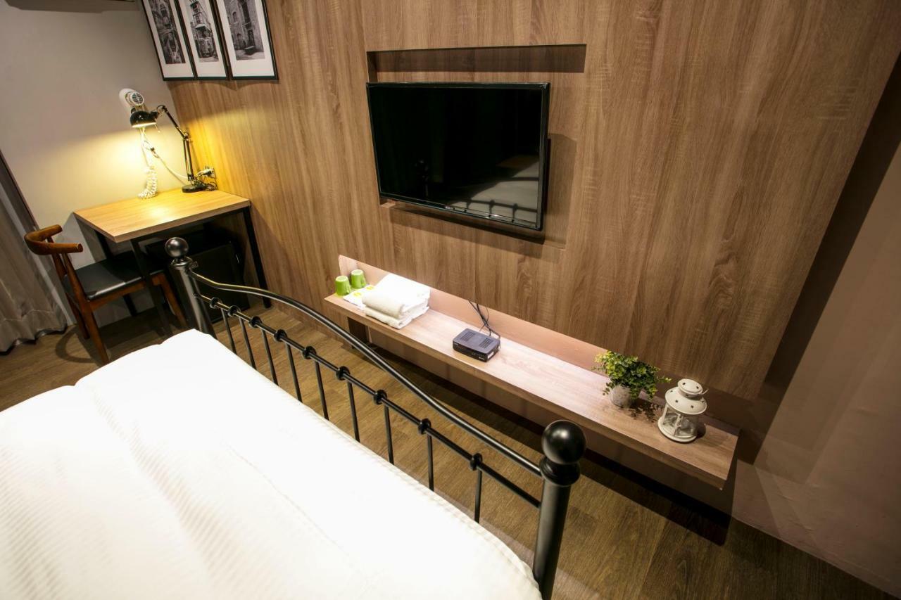 Loft Hostel Fengjia Taichung Dış mekan fotoğraf